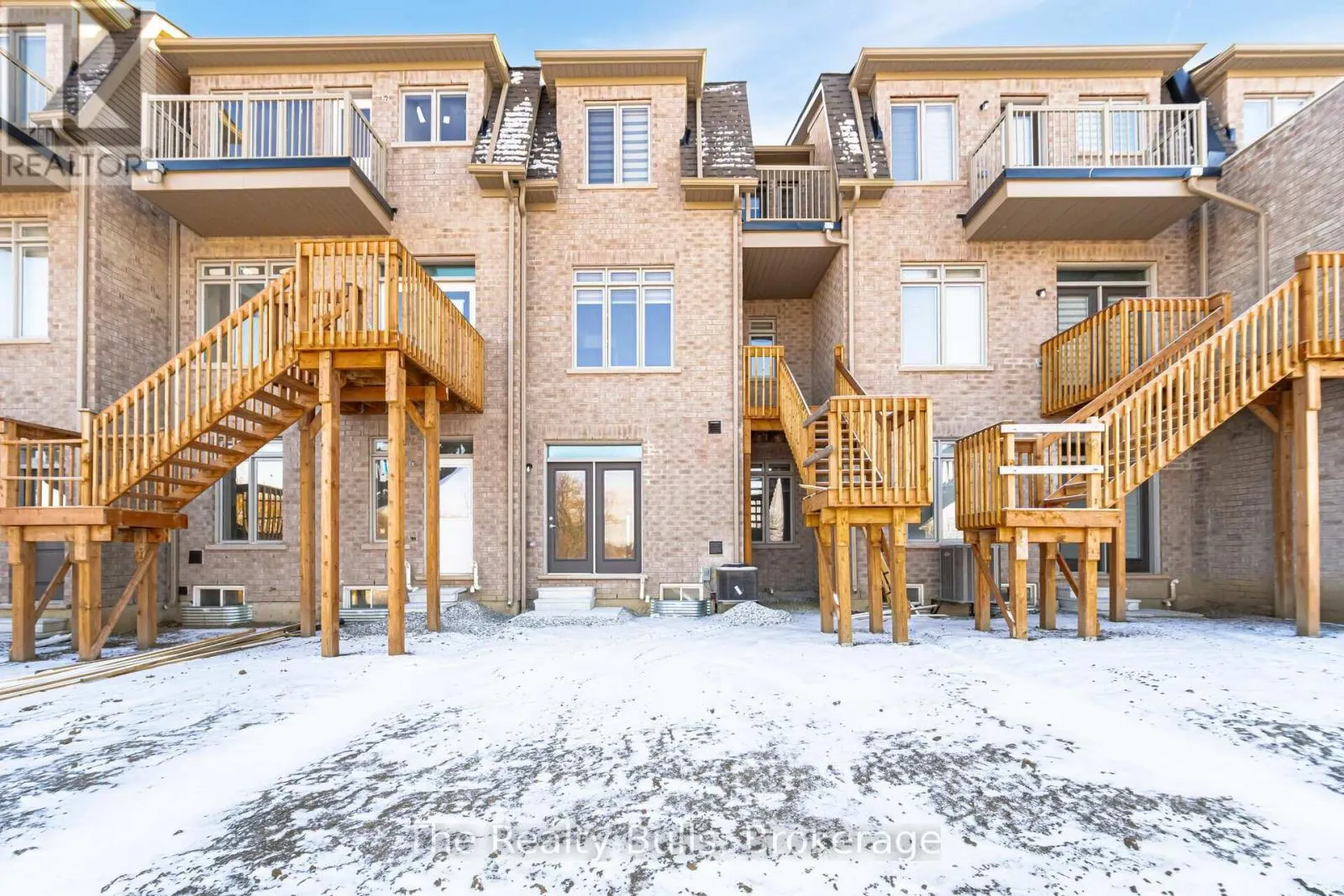 26 FOXSPARROW ROAD
