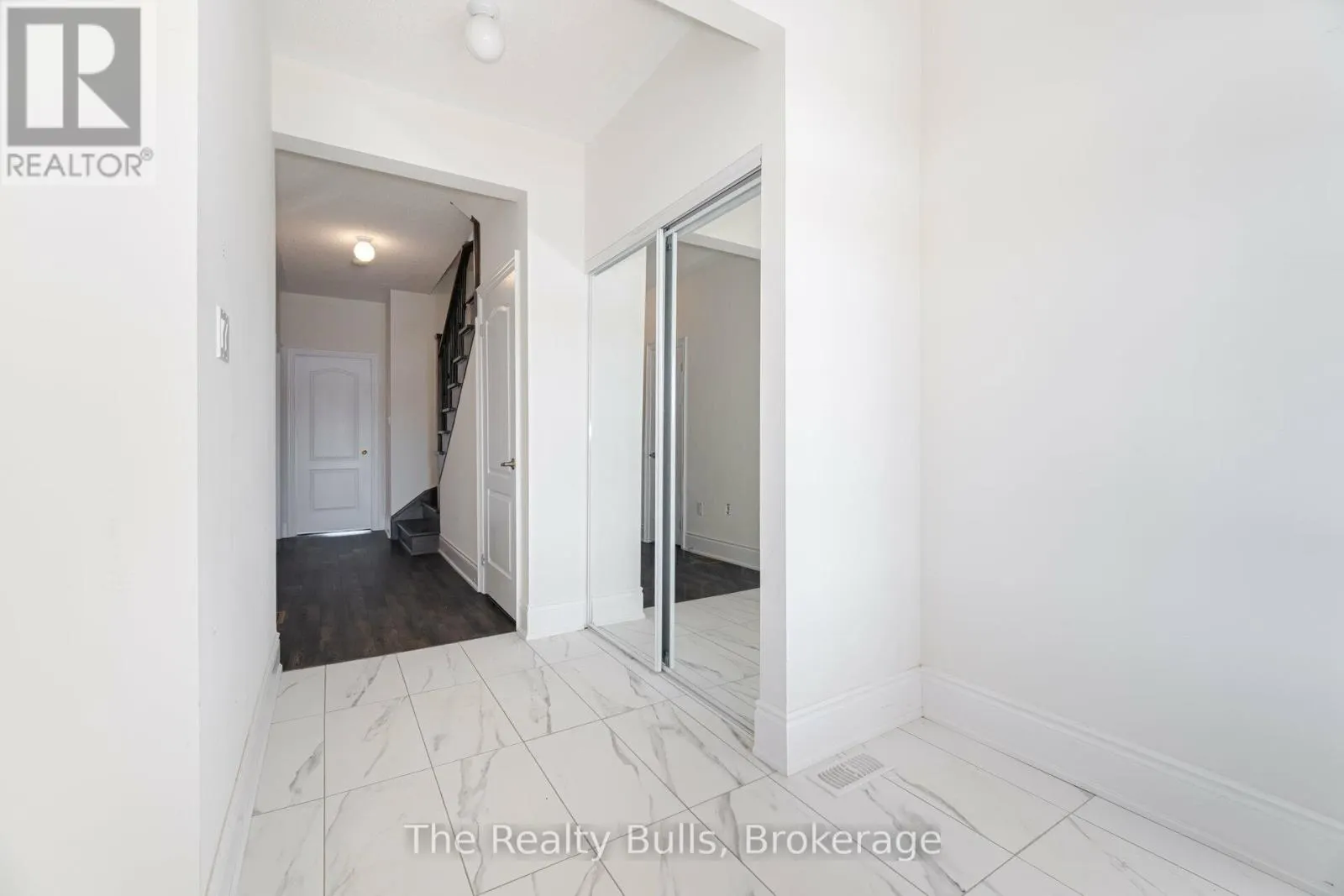 26 FOXSPARROW ROAD