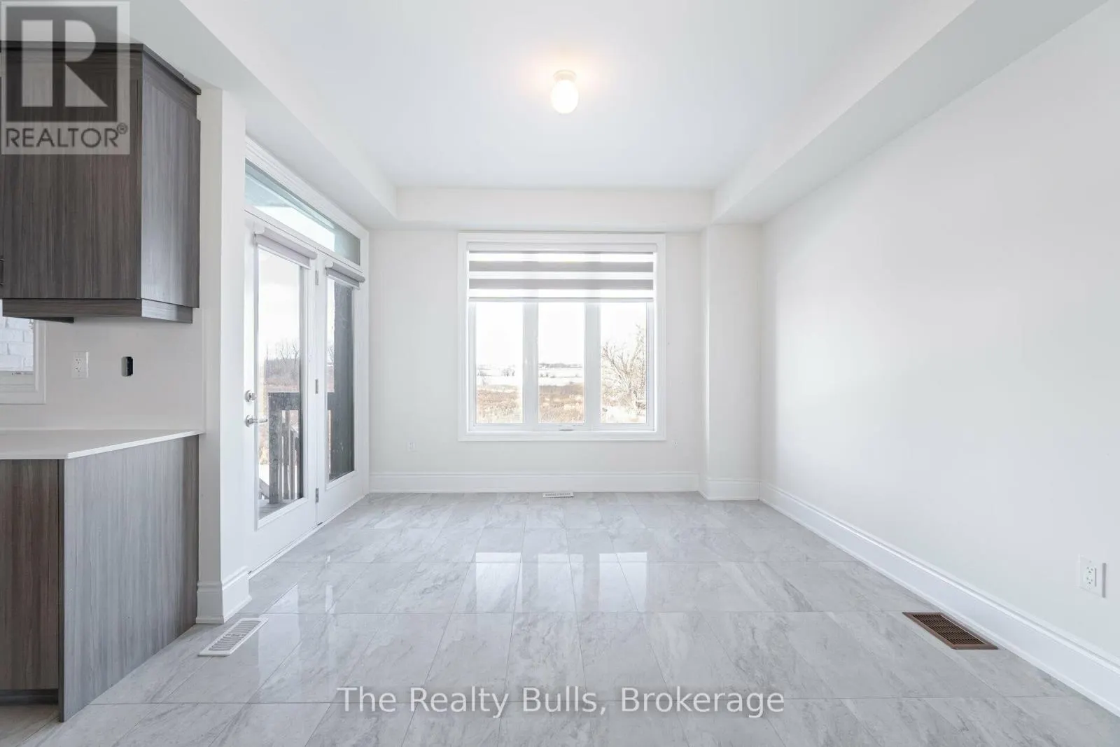 26 FOXSPARROW ROAD