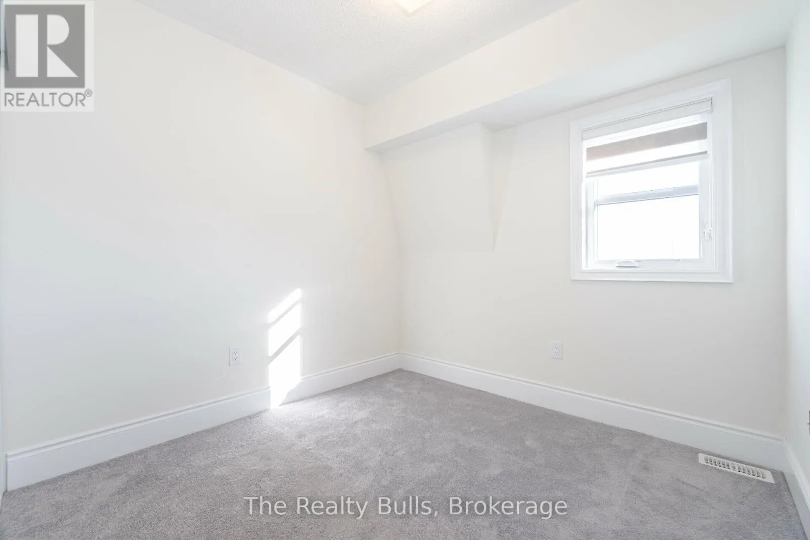 26 FOXSPARROW ROAD