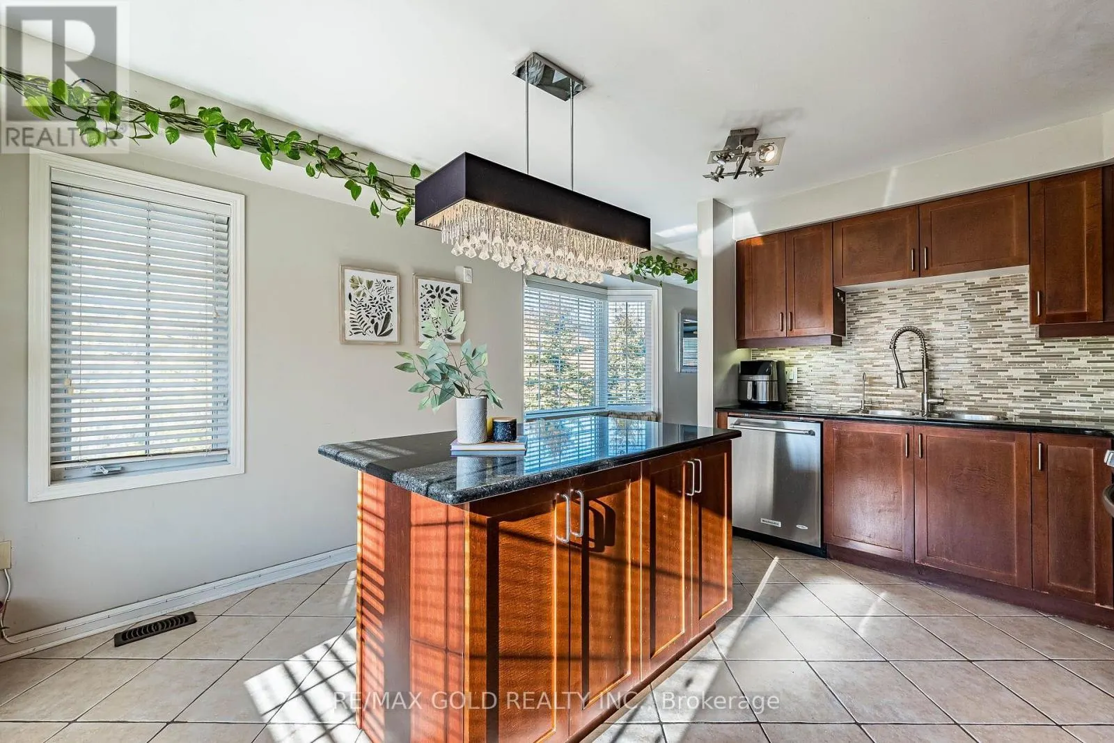 102 DECKER HOLLOW CIRCLE