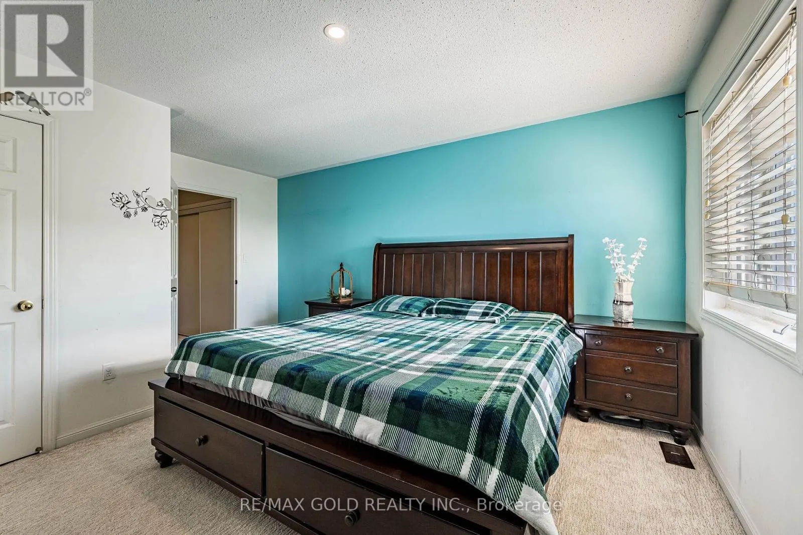 102 DECKER HOLLOW CIRCLE