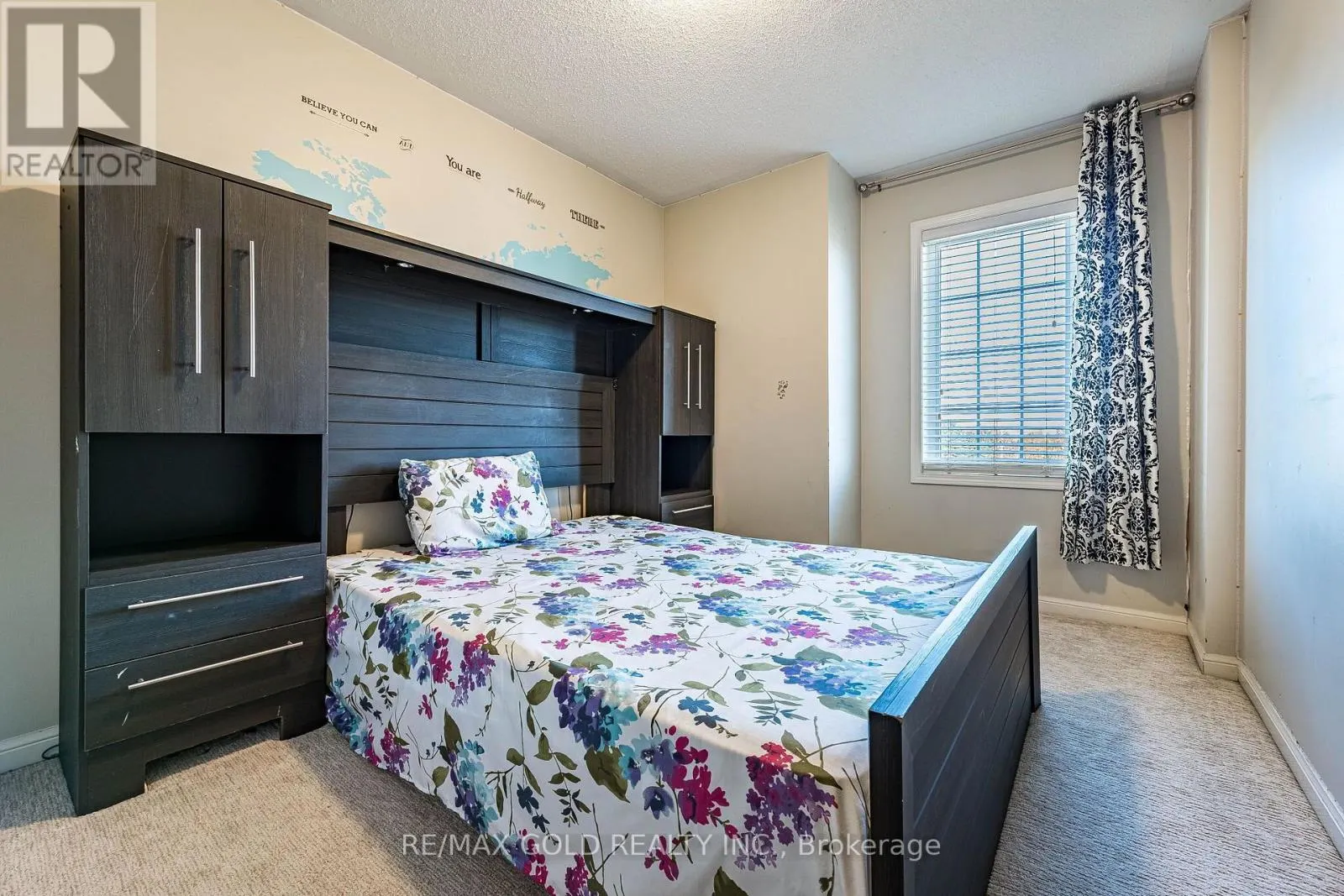 102 DECKER HOLLOW CIRCLE