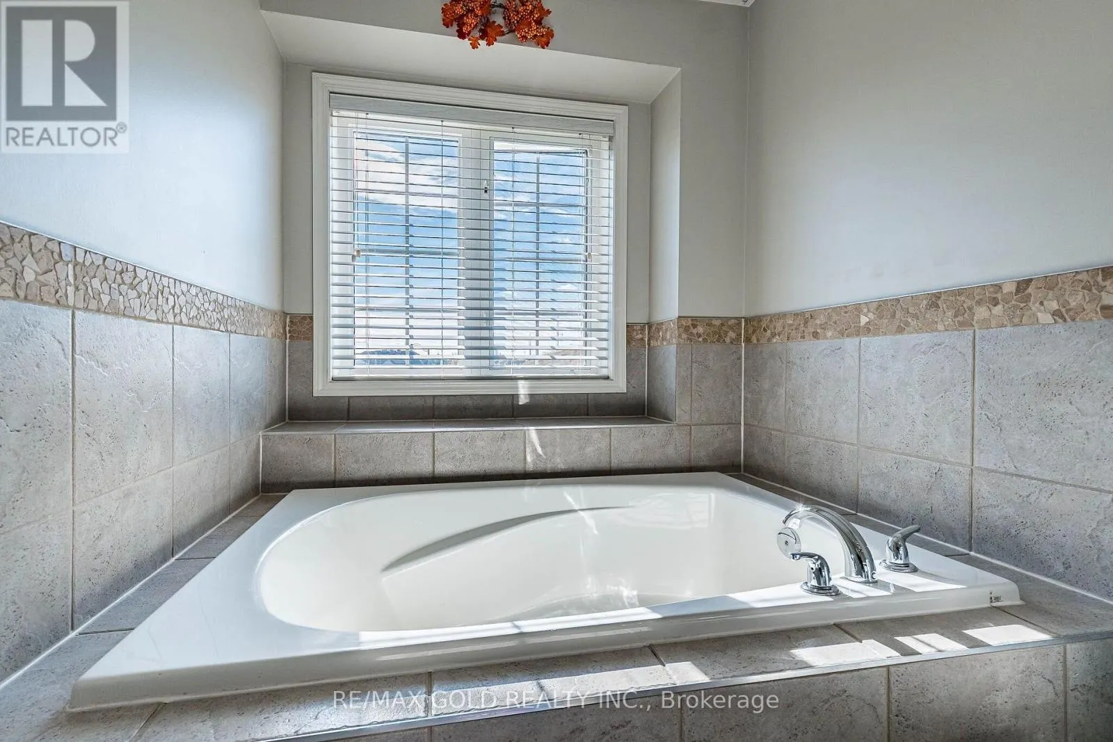 102 DECKER HOLLOW CIRCLE