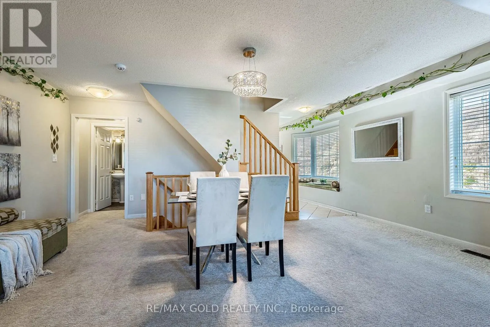 102 DECKER HOLLOW CIRCLE