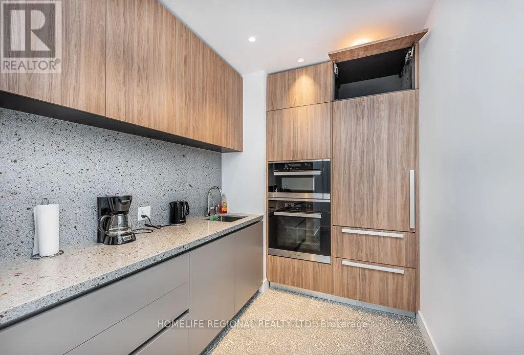 101 - 55 PORT STREET E