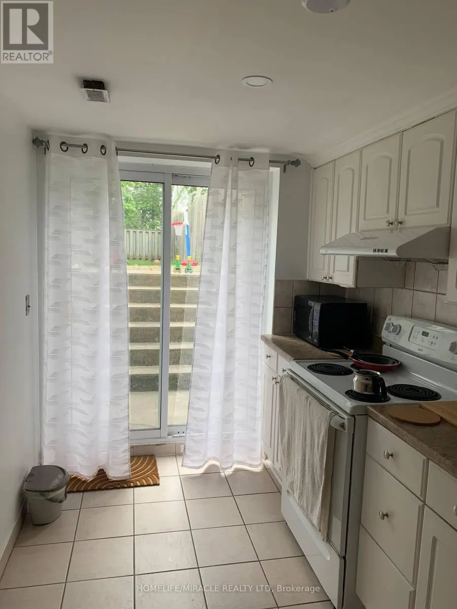 B - 3485 OAKGLADE CRESCENT