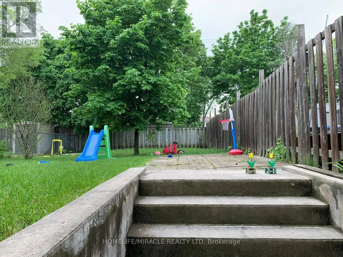 B - 3485 OAKGLADE CRESCENT