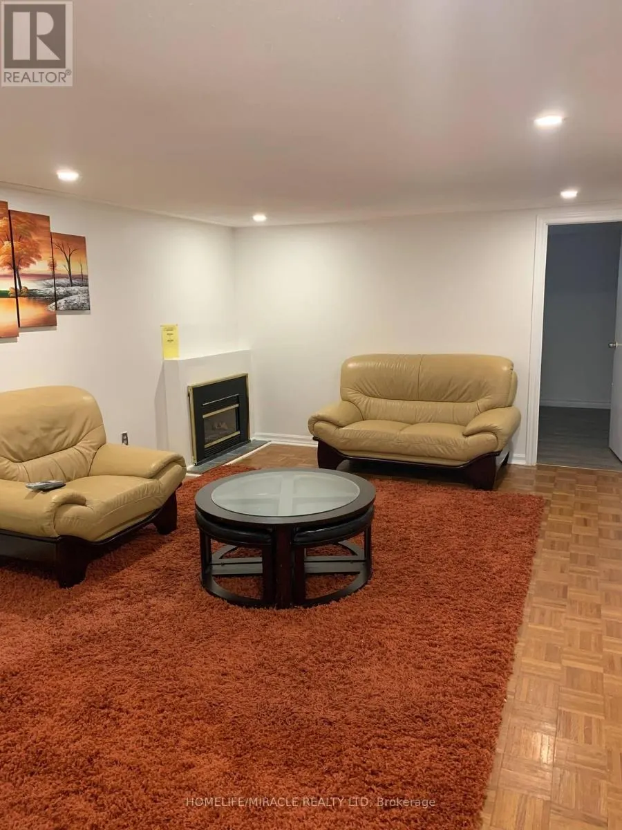 B - 3485 OAKGLADE CRESCENT