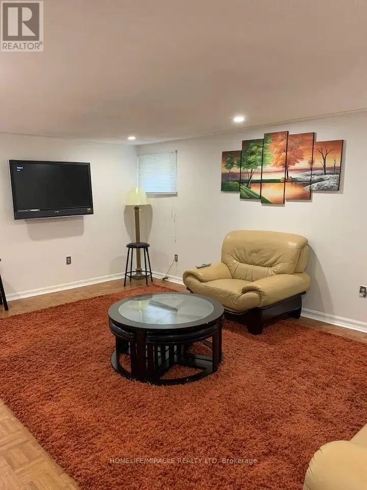 B - 3485 OAKGLADE CRESCENT