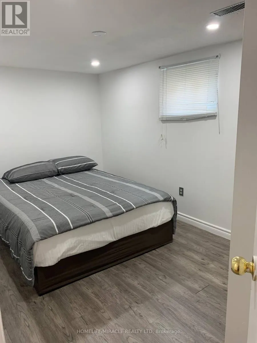 B - 3485 OAKGLADE CRESCENT
