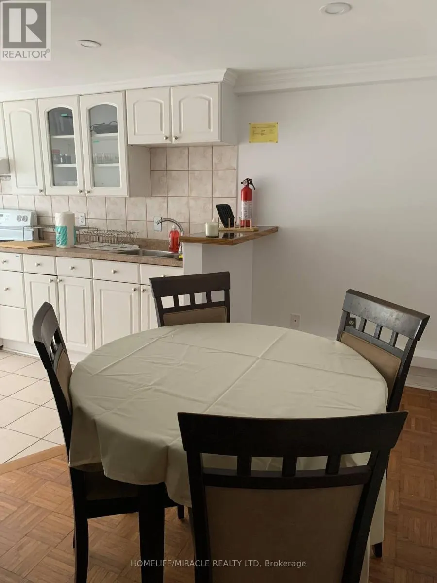 B - 3485 OAKGLADE CRESCENT