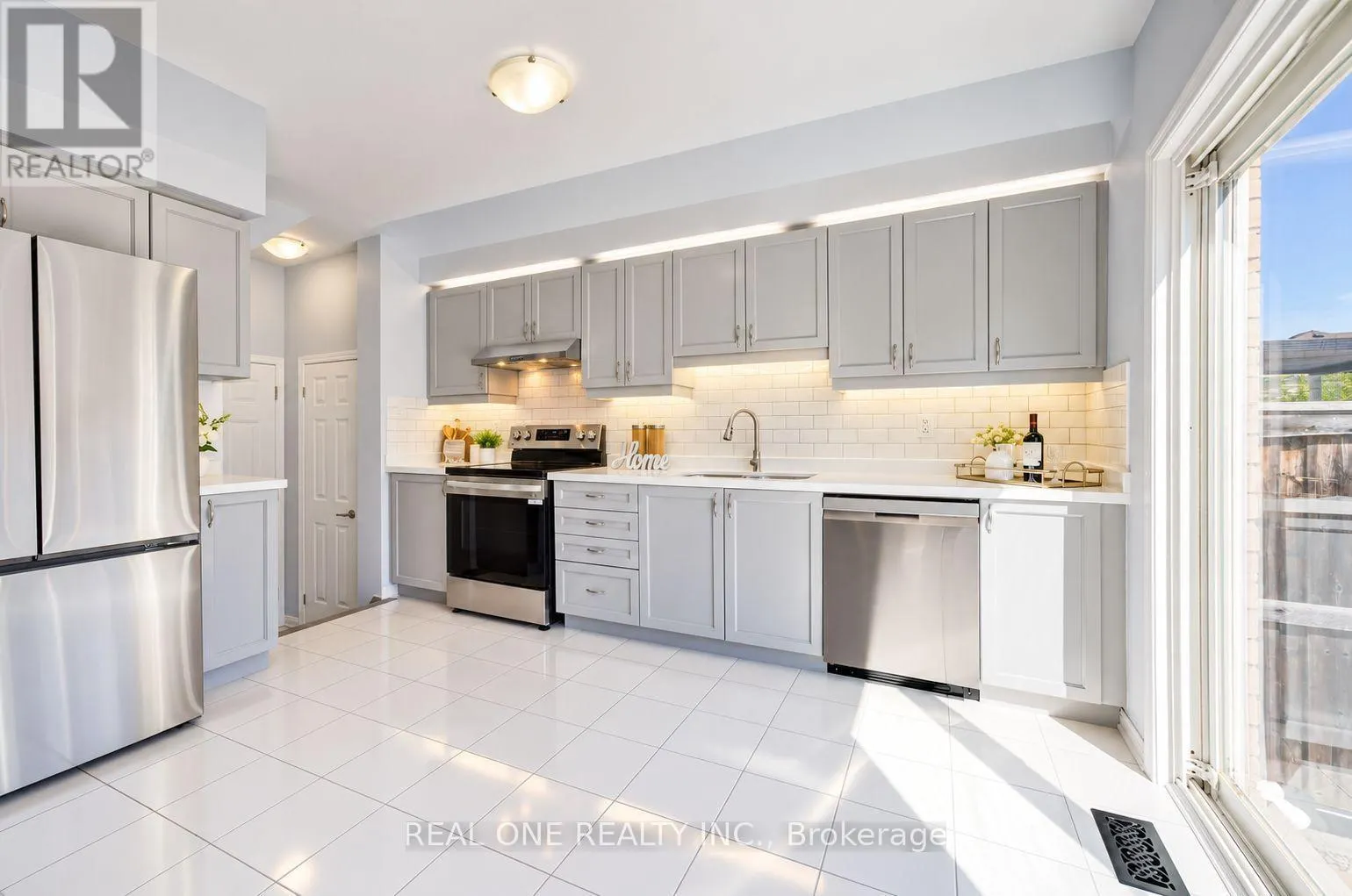 266 WOODLEY CRESCENT