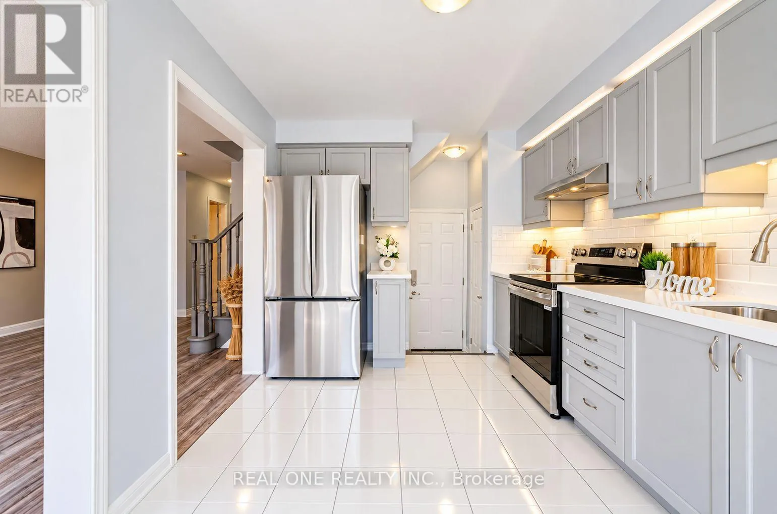 266 WOODLEY CRESCENT