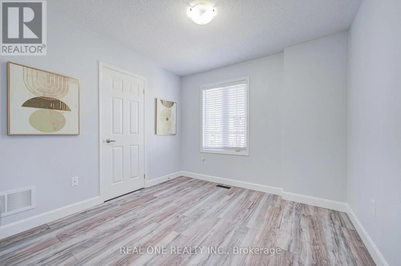 266 WOODLEY CRESCENT