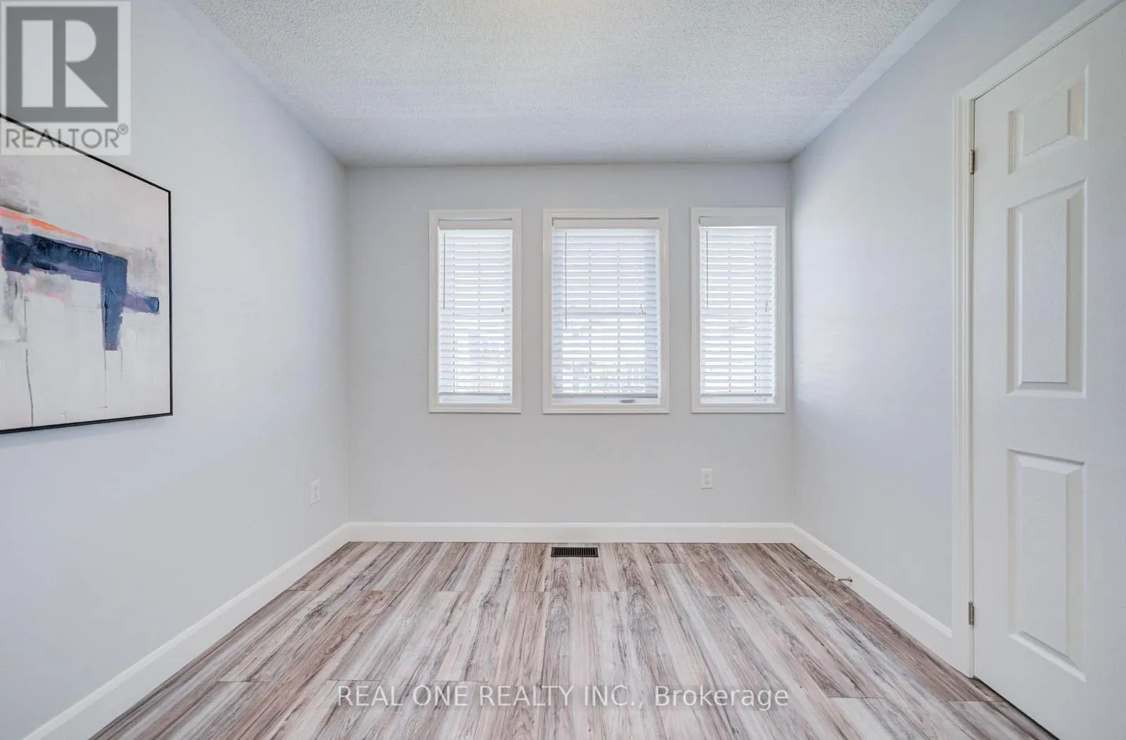 266 WOODLEY CRESCENT