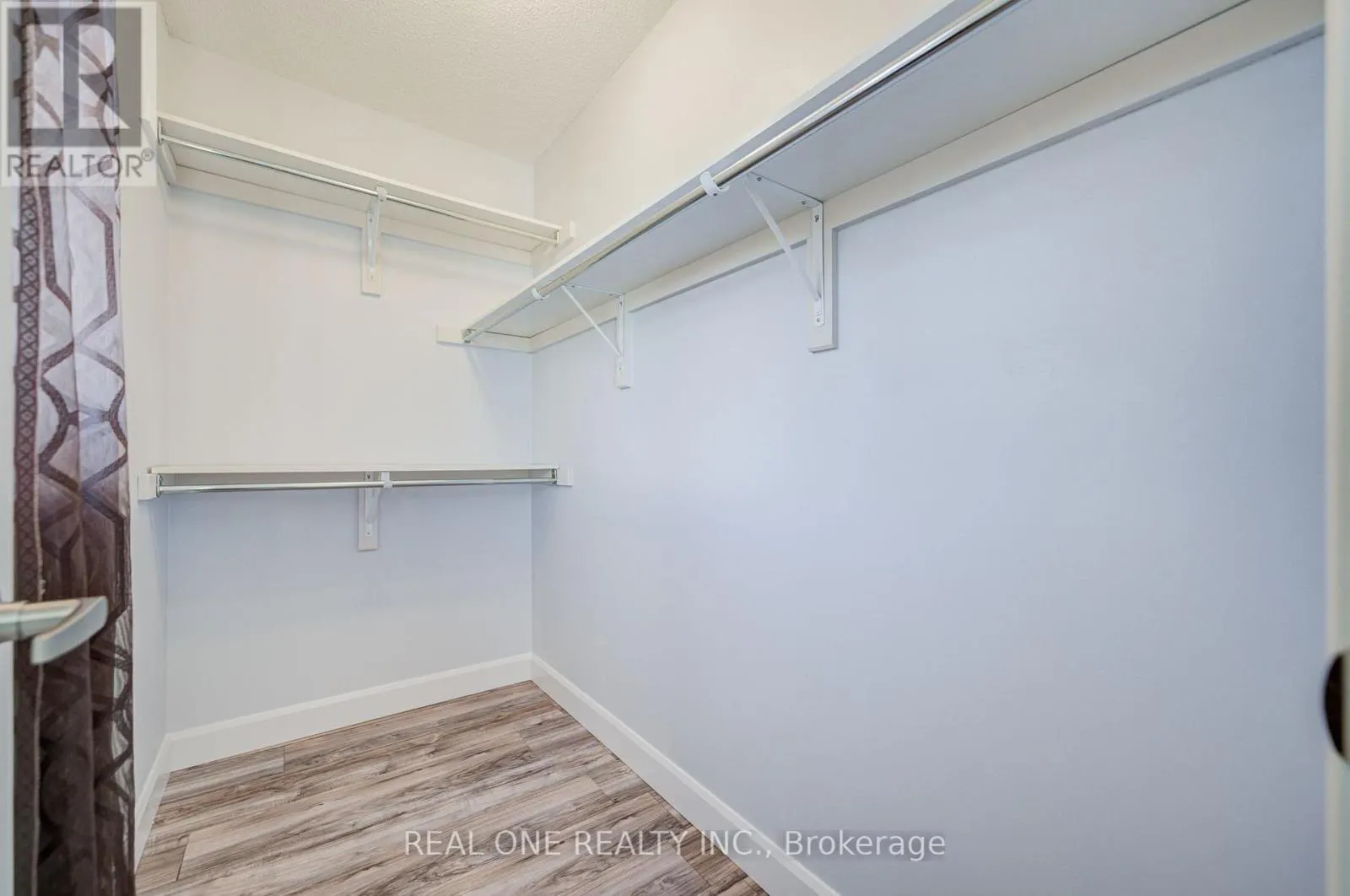 266 WOODLEY CRESCENT