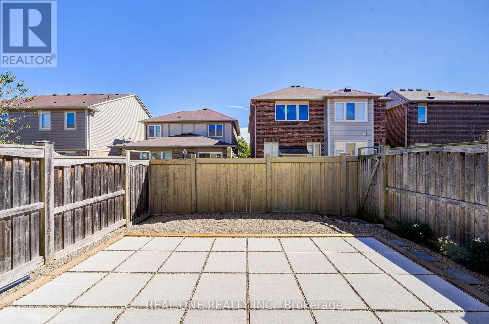 266 WOODLEY CRESCENT