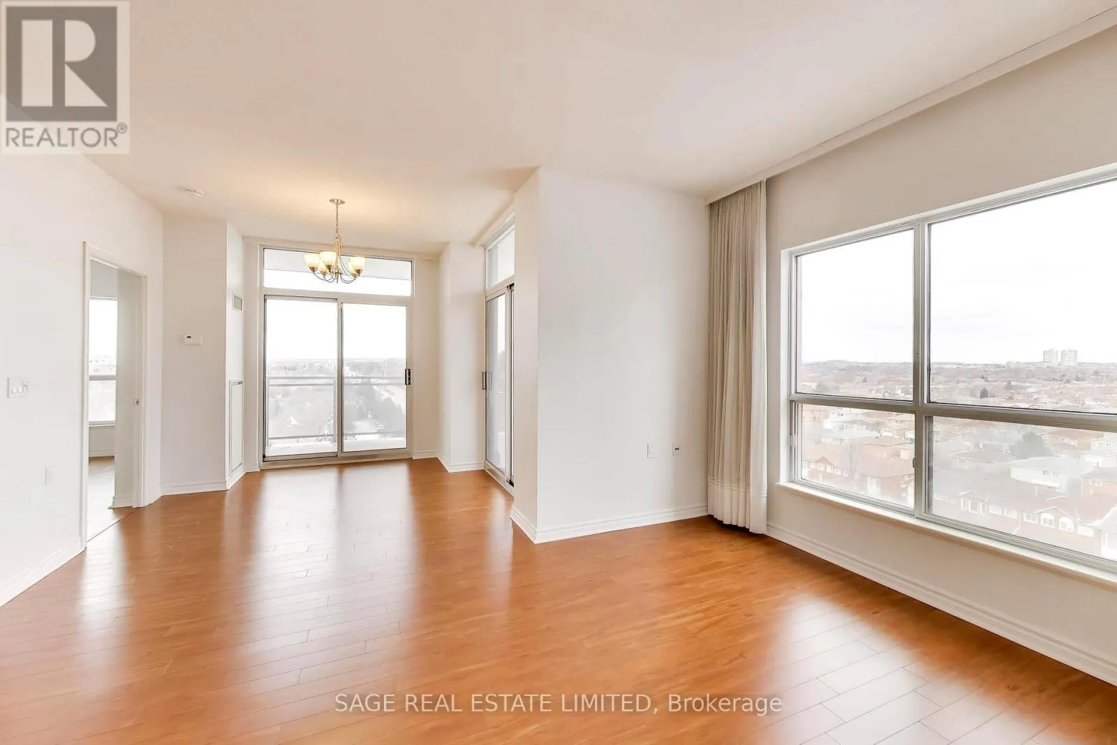 902 - 810 SCOLLARD COURT