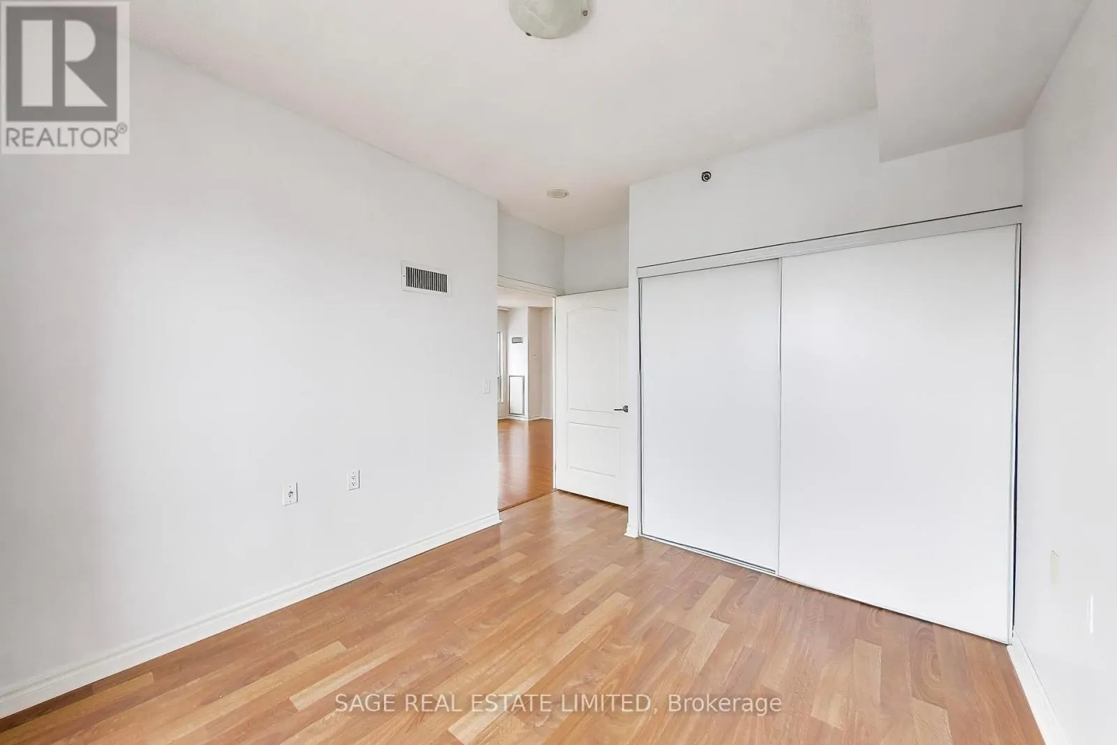 902 - 810 SCOLLARD COURT