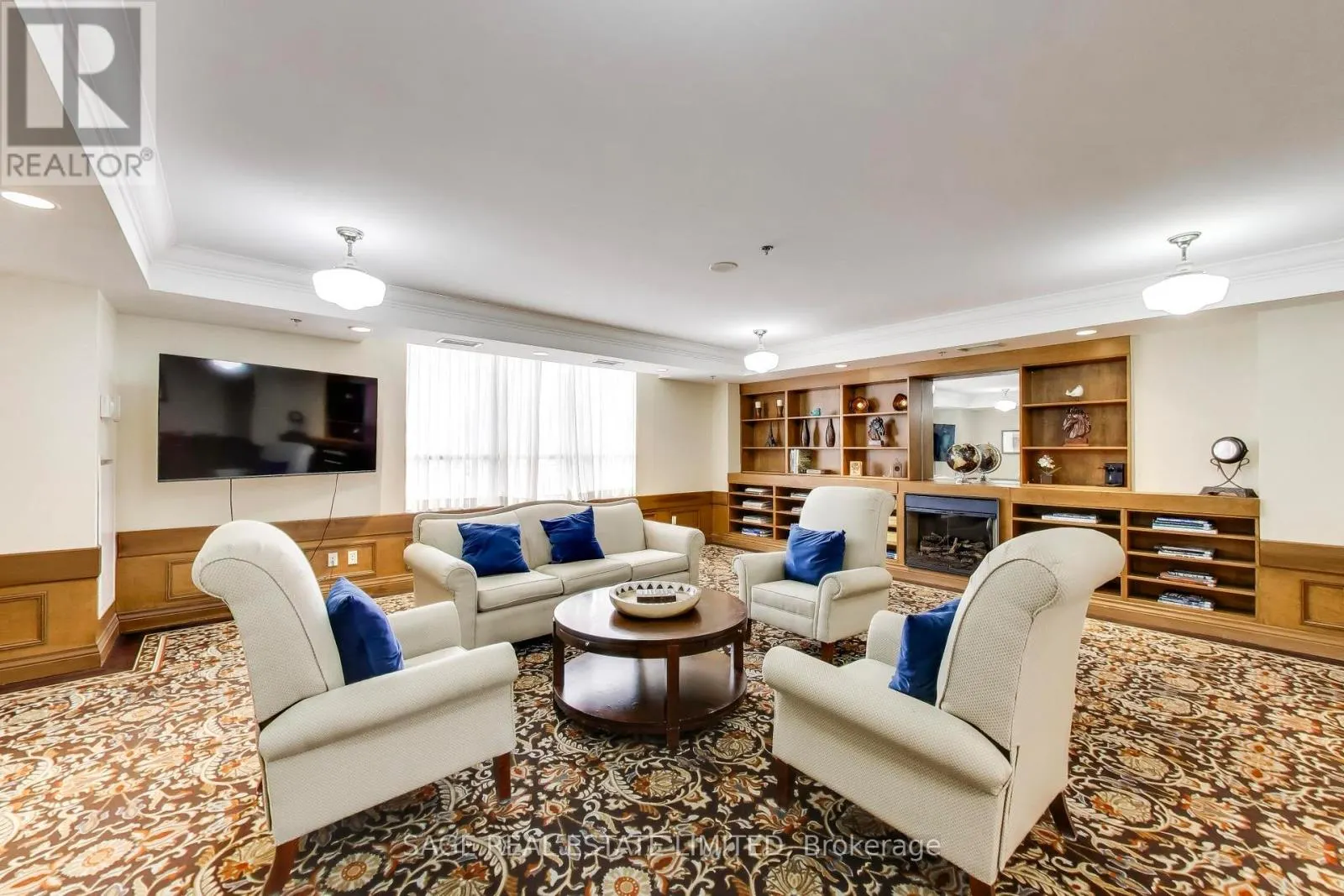 902 - 810 SCOLLARD COURT