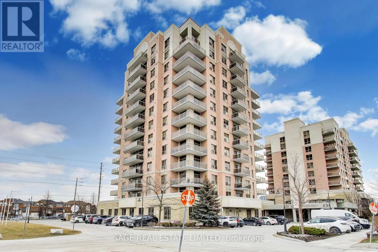 902 - 810 SCOLLARD COURT