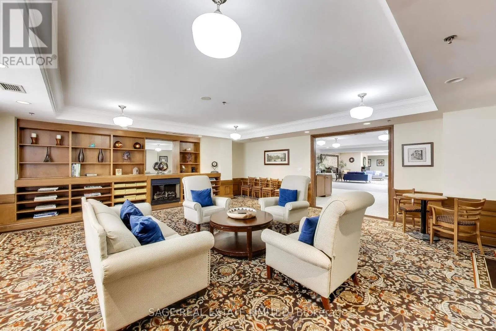 902 - 810 SCOLLARD COURT