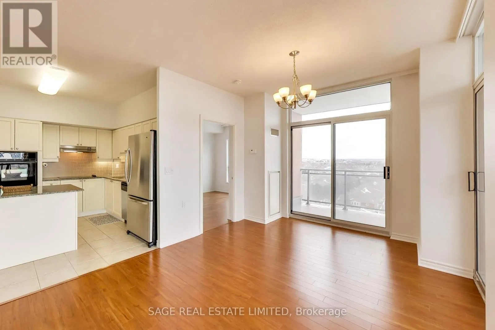 902 - 810 SCOLLARD COURT