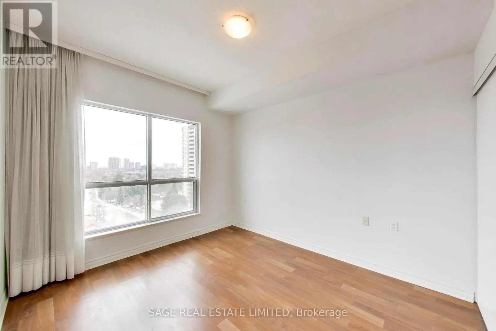 902 - 810 SCOLLARD COURT