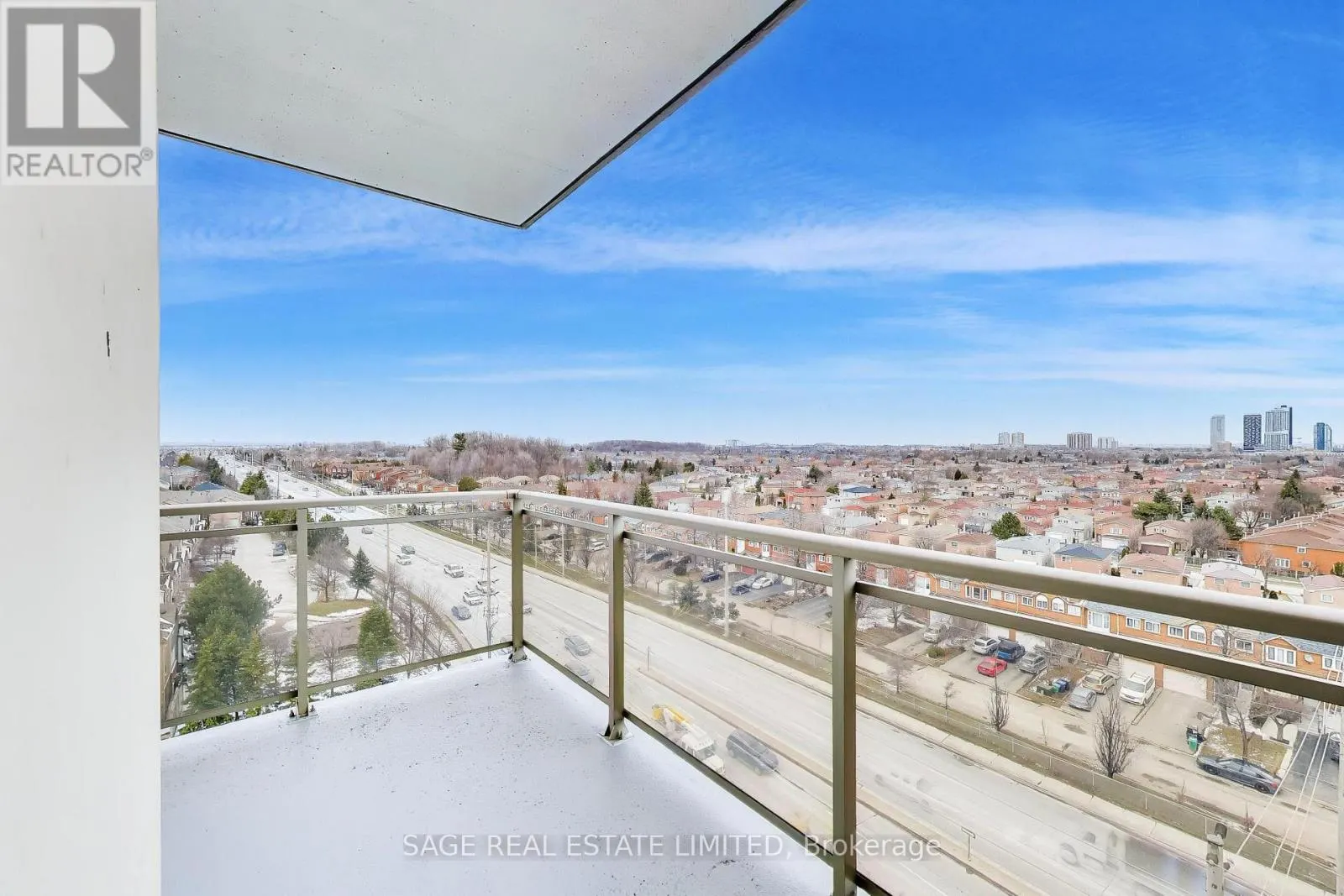 902 - 810 SCOLLARD COURT