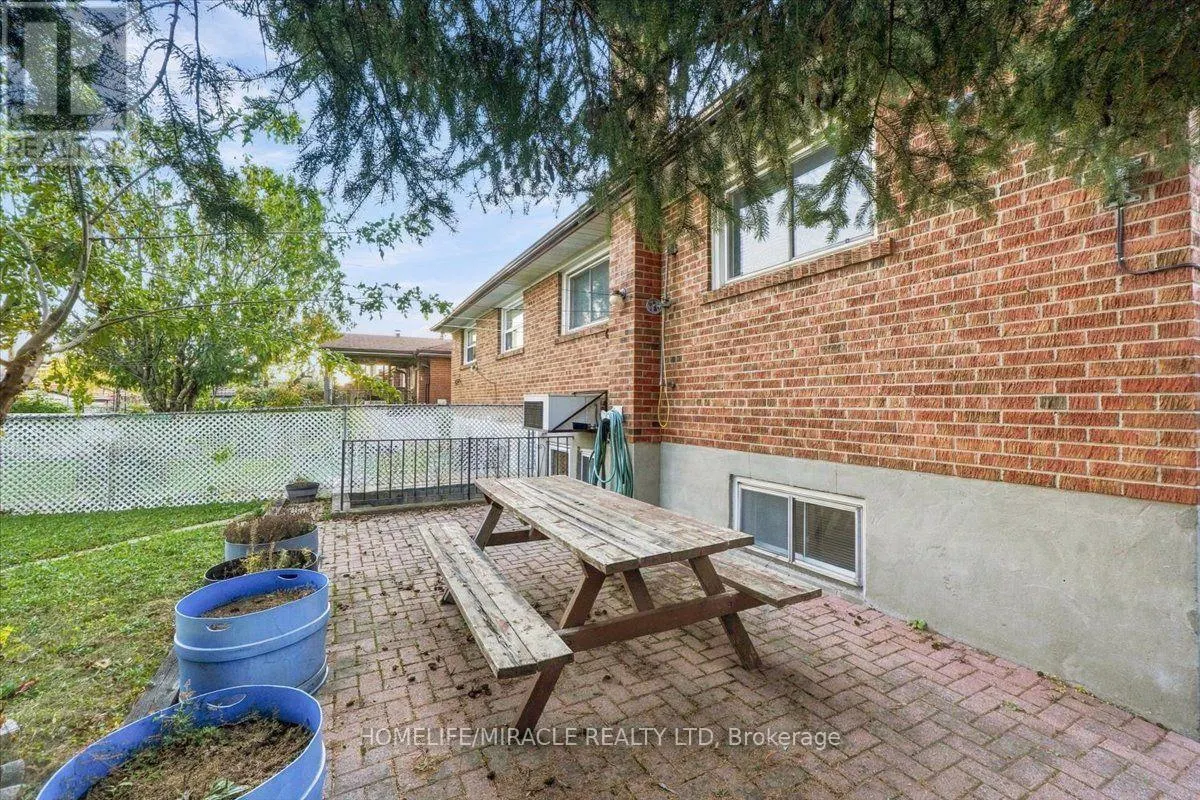 3753 CRABTREE CRESCENT