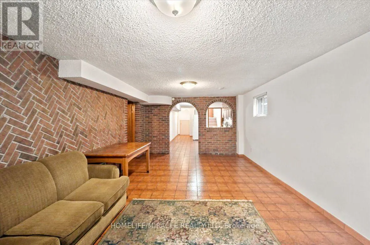 3753 CRABTREE CRESCENT