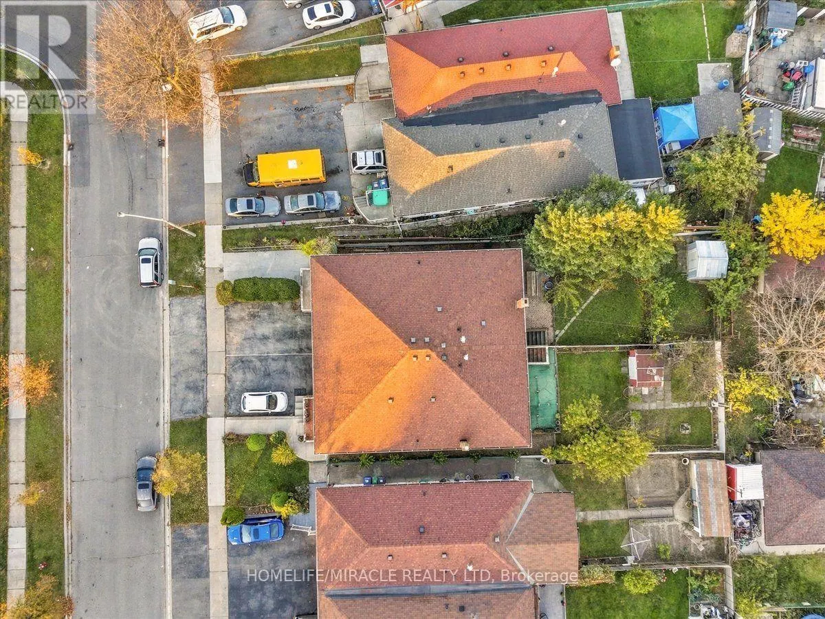 3753 CRABTREE CRESCENT
