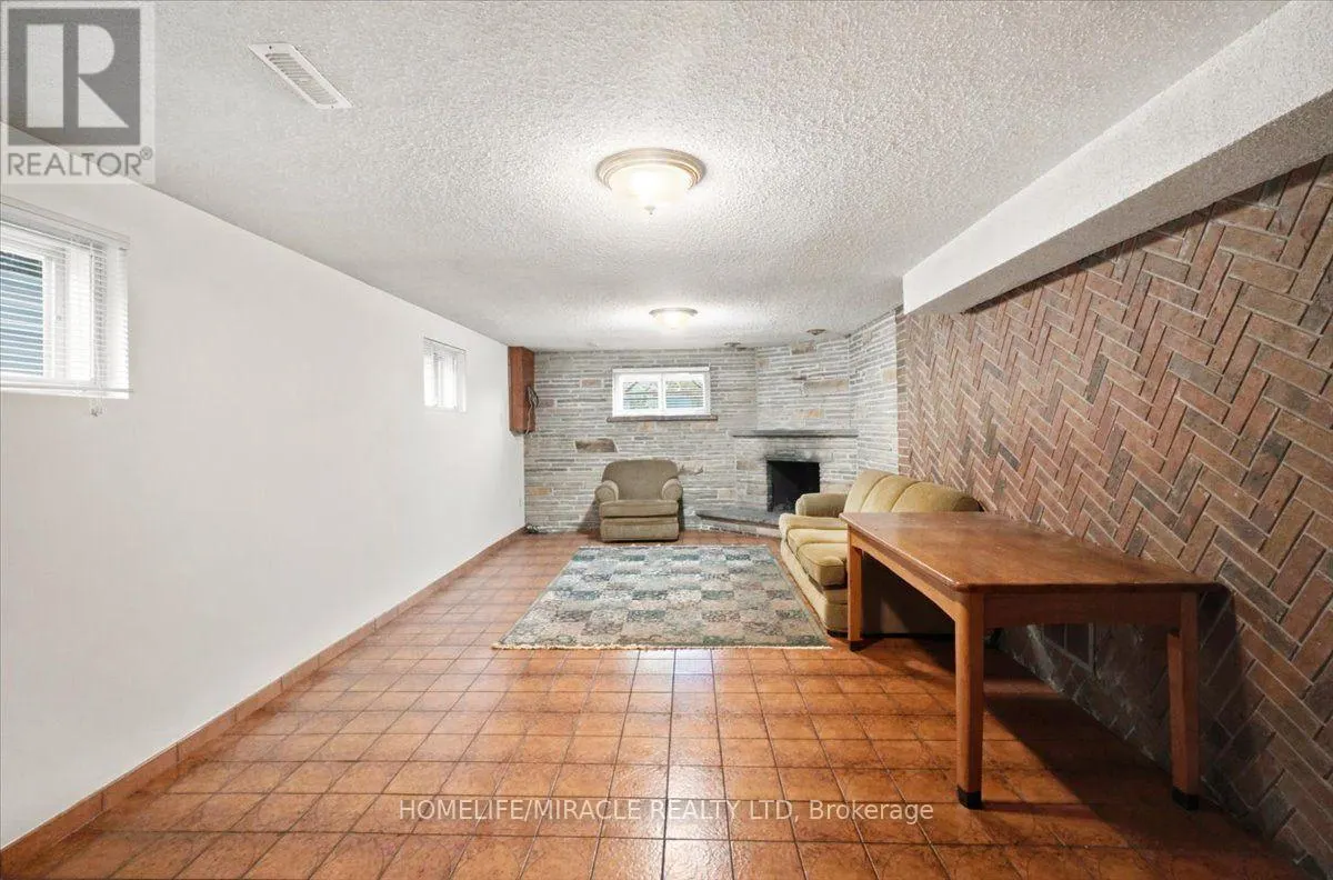 3753 CRABTREE CRESCENT
