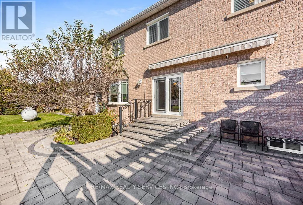 12 SOUTHWINDS DRIVE
