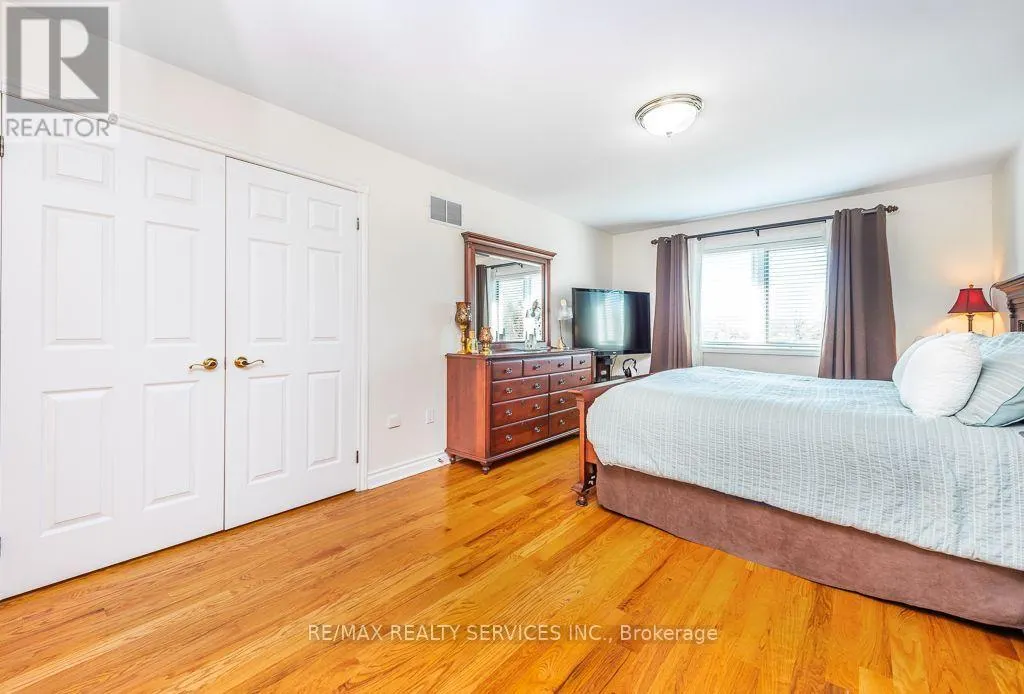 12 SOUTHWINDS DRIVE