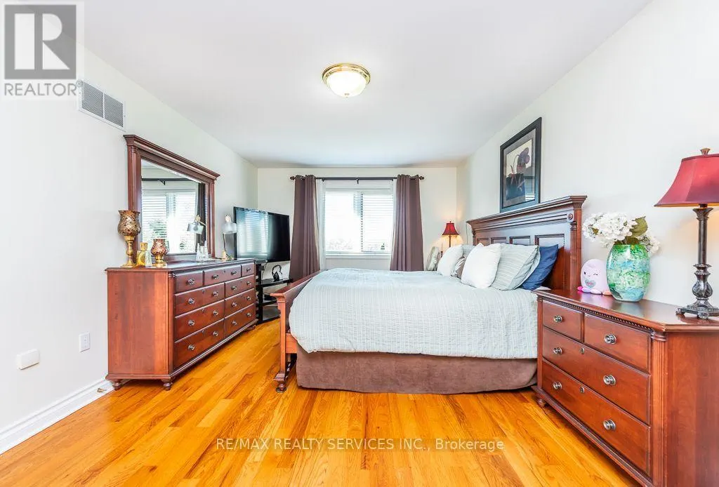 12 SOUTHWINDS DRIVE