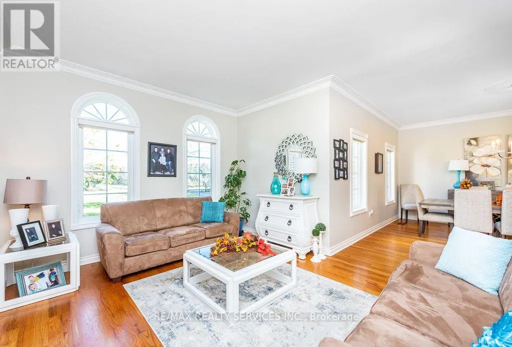 12 SOUTHWINDS DRIVE