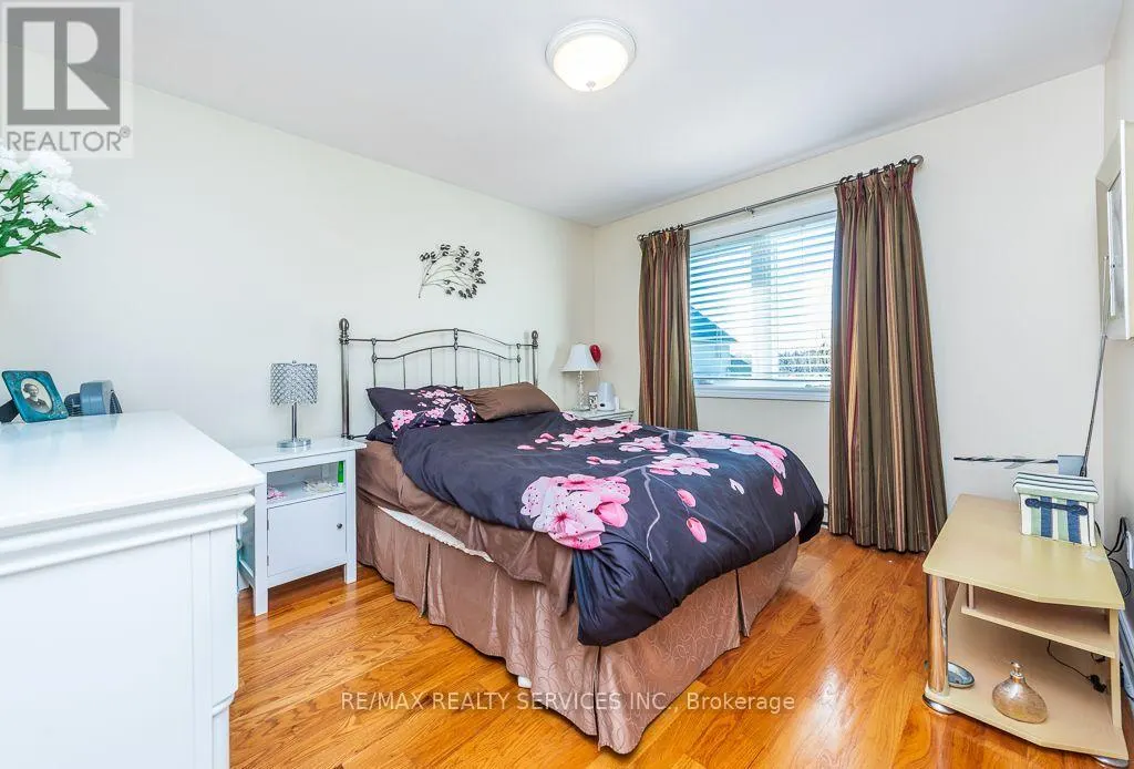 12 SOUTHWINDS DRIVE