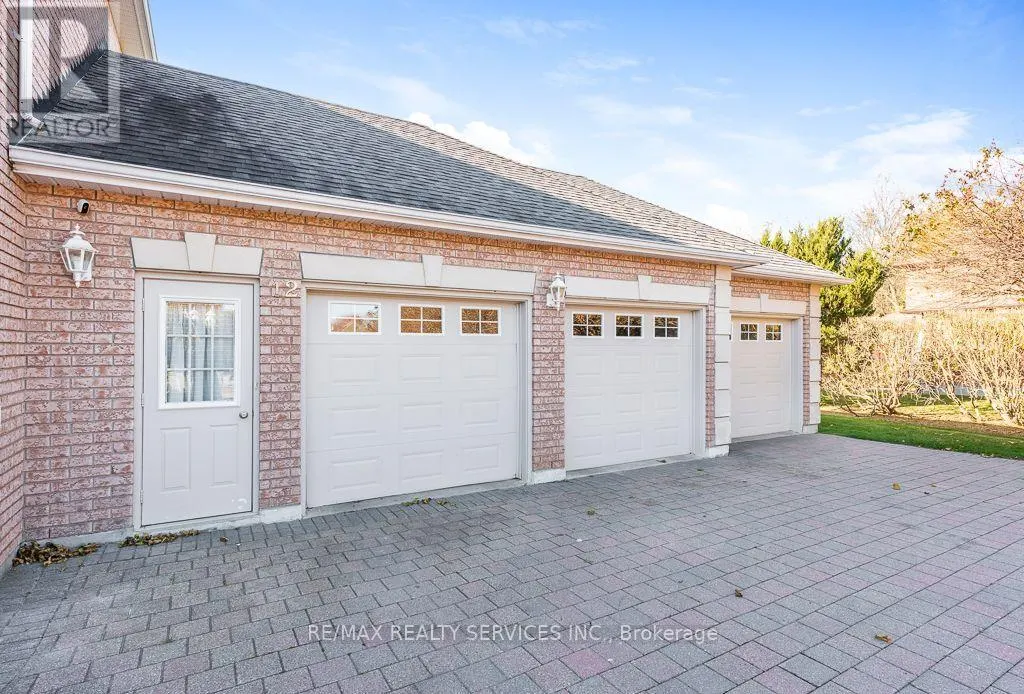 12 SOUTHWINDS DRIVE