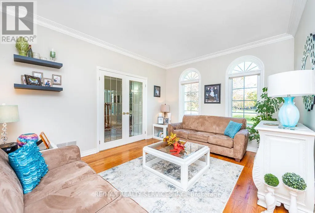 12 SOUTHWINDS DRIVE