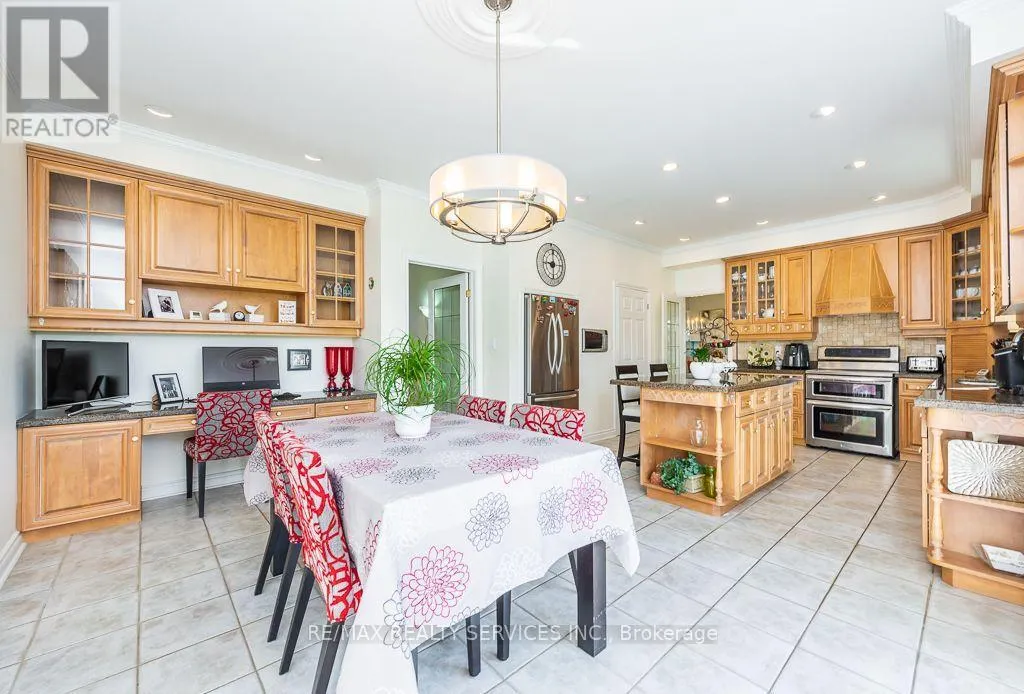 12 SOUTHWINDS DRIVE
