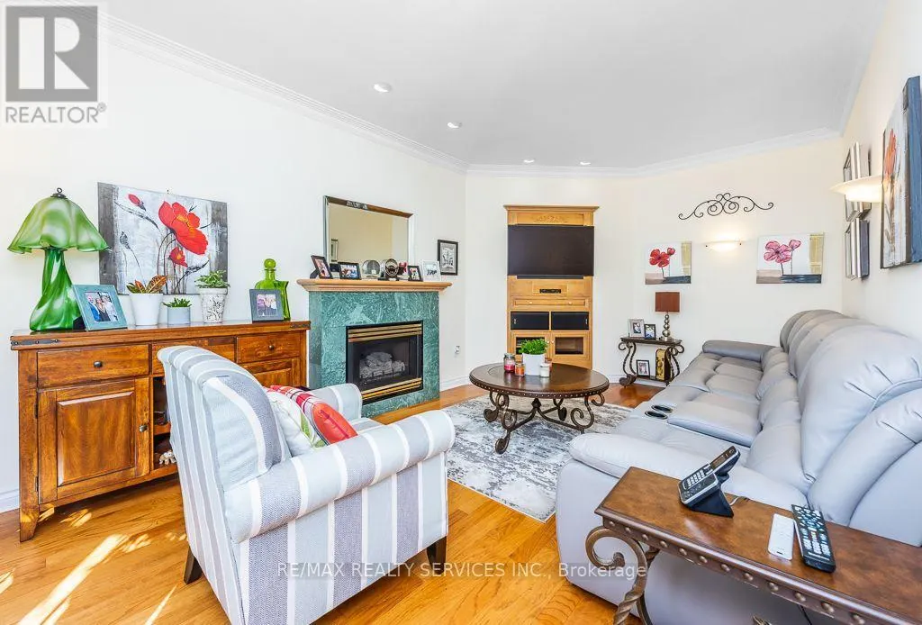 12 SOUTHWINDS DRIVE