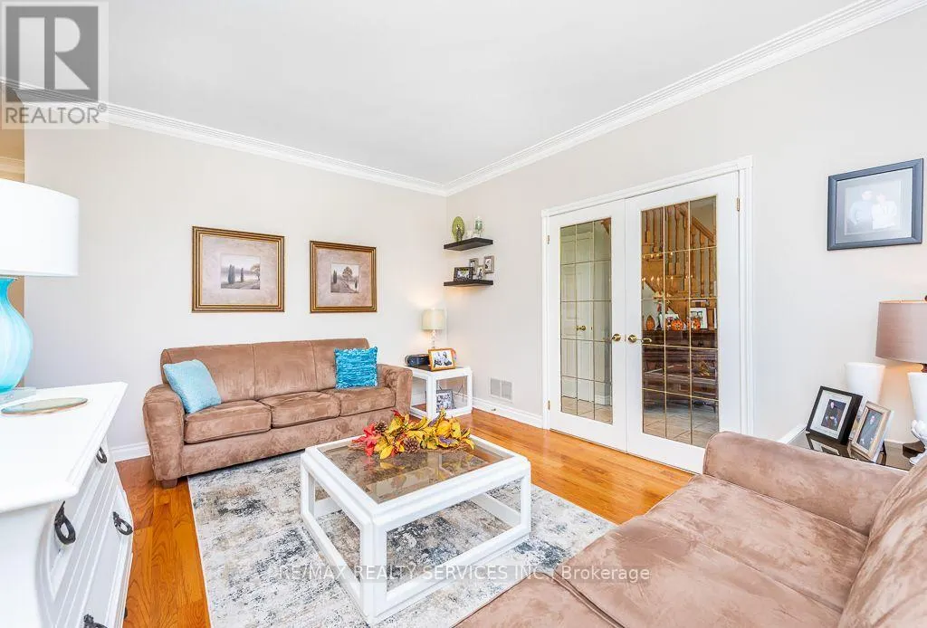 12 SOUTHWINDS DRIVE