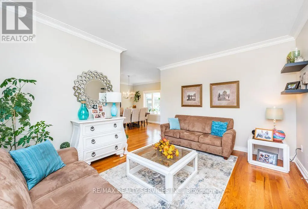12 SOUTHWINDS DRIVE