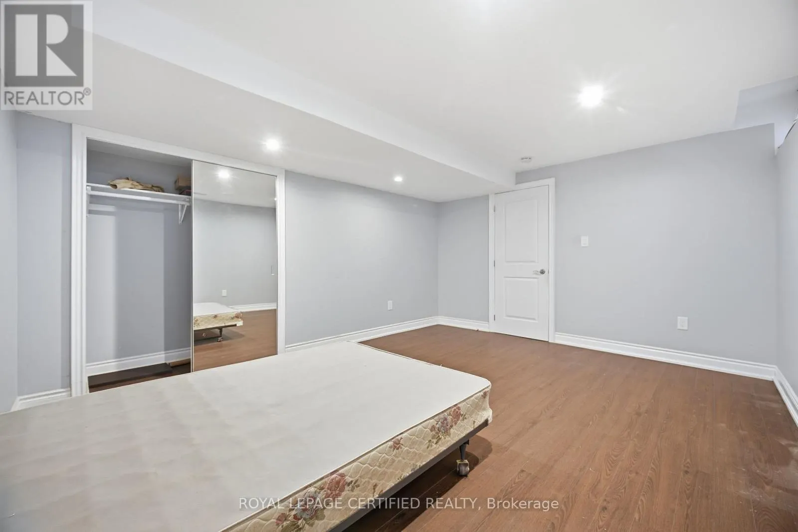 8833 CREDITVIEW ROAD