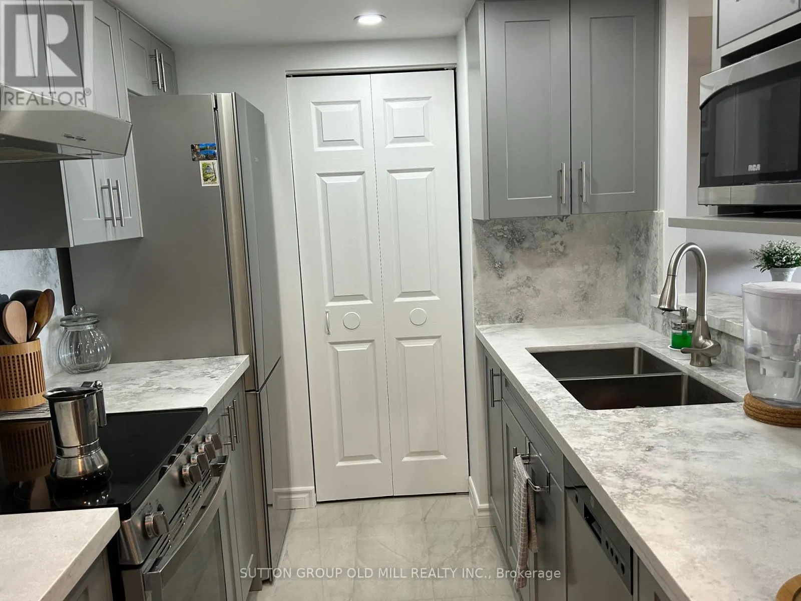 609 - 1001 CEDARGLEN GATE