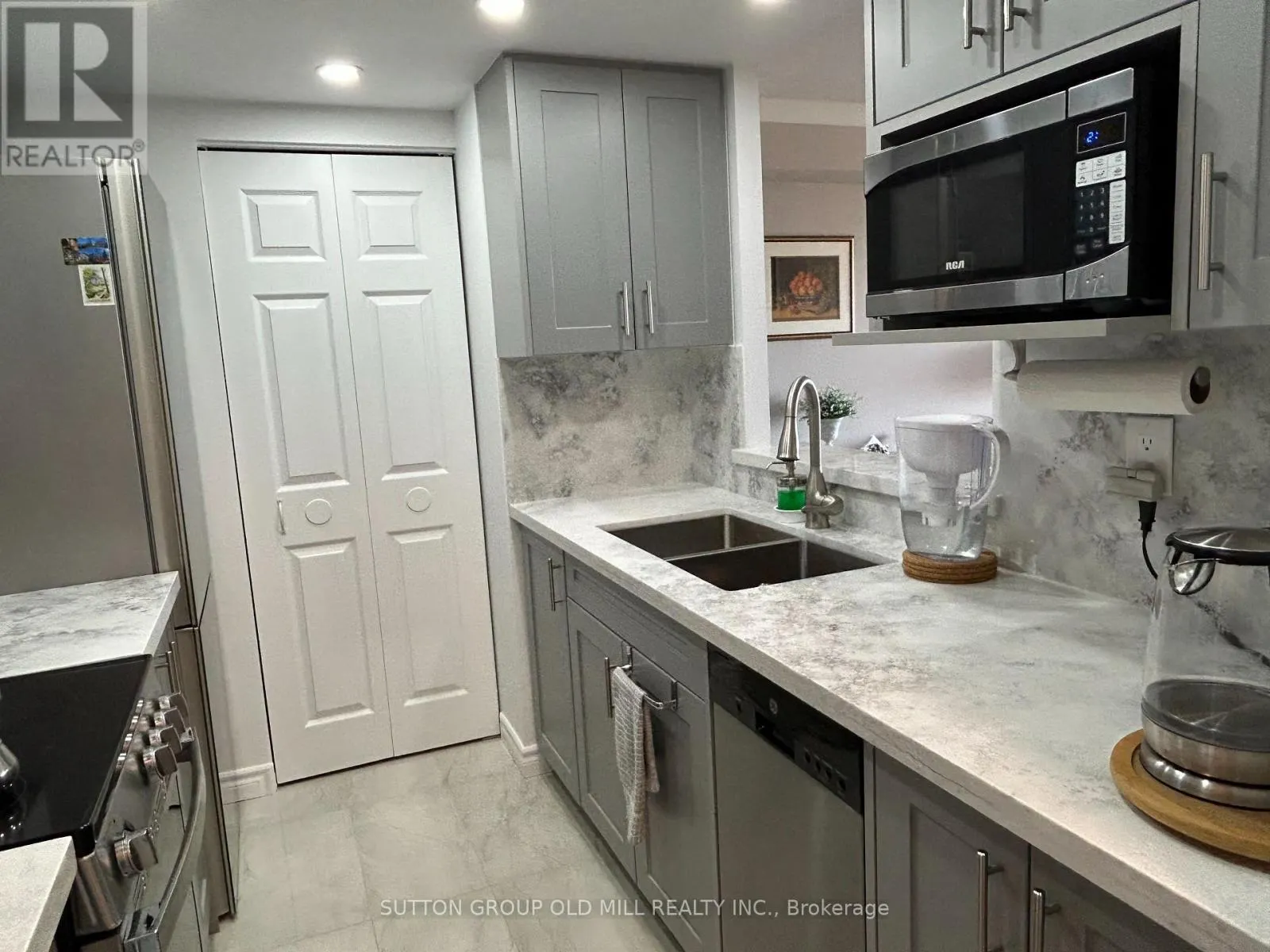609 - 1001 CEDARGLEN GATE