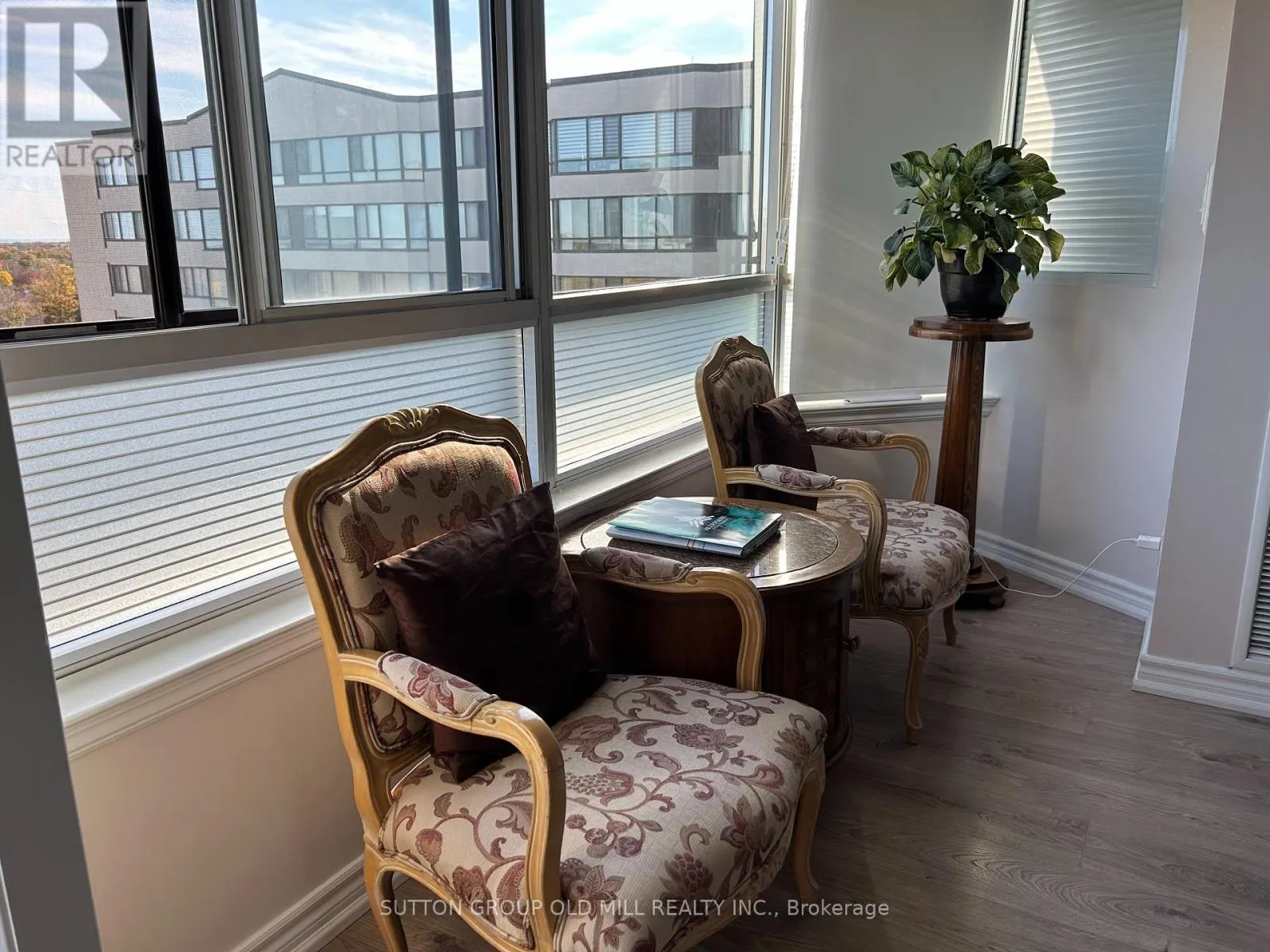 609 - 1001 CEDARGLEN GATE