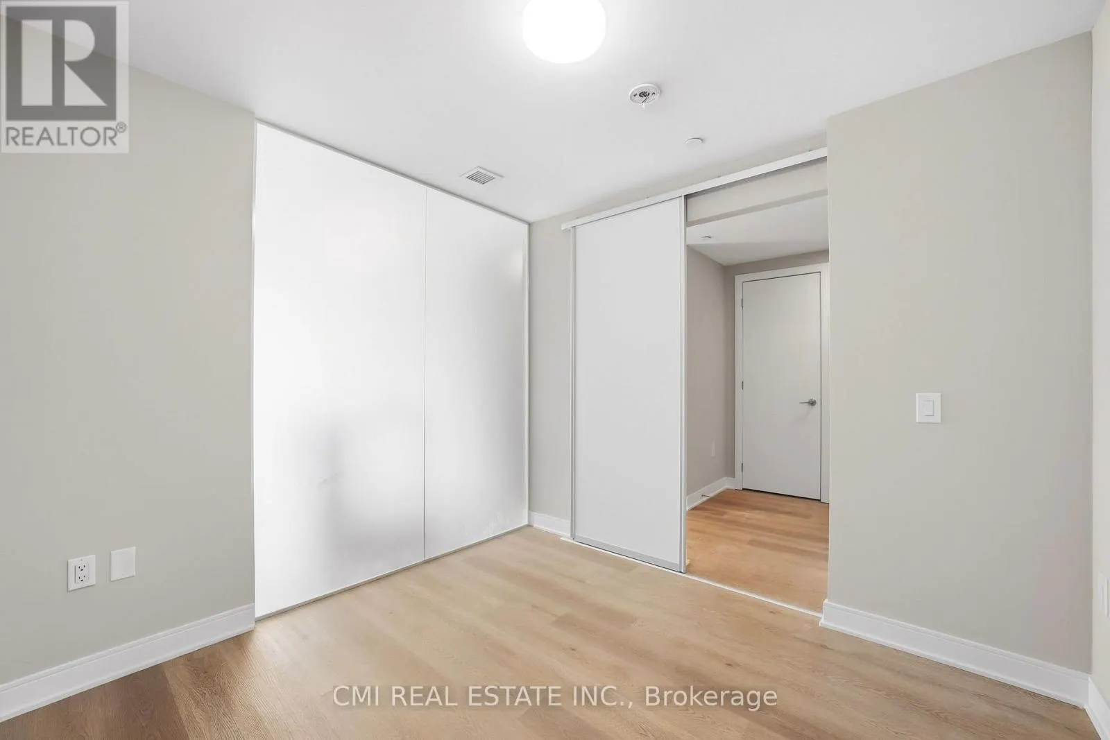 1101 - 86 DUNDAS STREET E